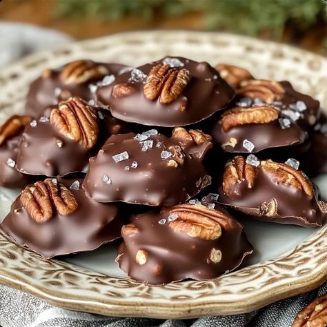 Chocolate Pecan Turtle Clusters - cooking art Chocolate Pecan Turtle Clusters Recipe, Walnut Turtles, Pecan Turtles Recipe Easy, Pecan Clusters Turtles, Turtle Chocolates, Cashew Turtles, Chocolate Pecan Turtle Clusters, Pecan Turtle Clusters, Pecan Turtles Recipe