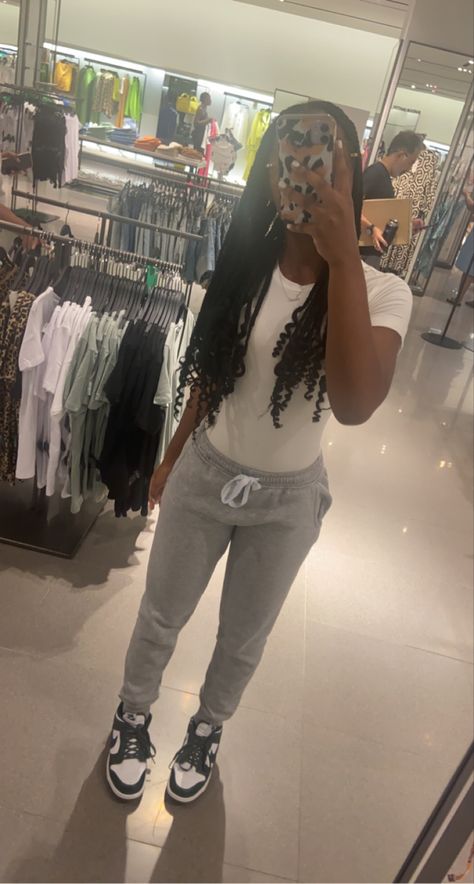 Gray Nike Tech Girl, Chill School Fits, Grey Nike Tech Outfit Girl, Girls Nike Tech Fleece Drip, Tripple Pink Dunks Outfit Black Women, First Day Of School Outfit Black Women, First Day Of School Outfits Black Girls Uniform, Dunk Outfits, Dunks Outfit