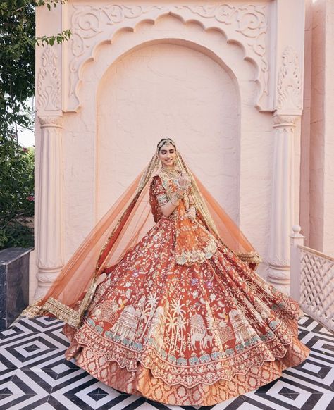 Latest Bridal Lehenga Designs, Best Indian Wedding Dresses, Bridal Lehenga Designs, Latest Bridal Lehenga, Wedding Lehenga Designs, Asian Bridal Dresses, Lehenga Designs Simple, Indian Bride Outfits, Bridal Lehenga Red