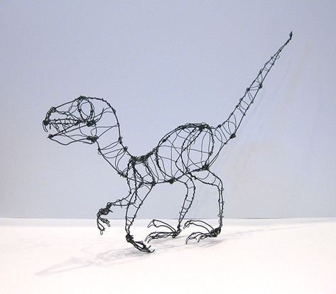 3d Wire Sculpture, Armature Sculpture, Metal Wire Sculpture, Color Wheel Art Projects, Topiary Ideas, Color Wheel Art, Diy Dinosaur, Sculpture Art Projects, 7th Grade Art