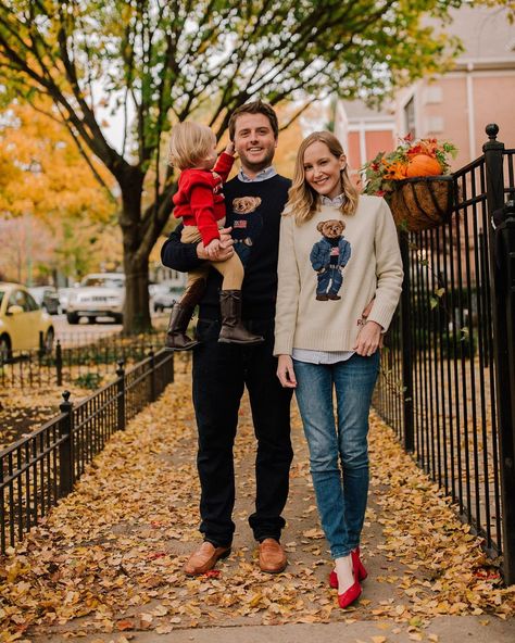 Polo Ralph Lauren sweaters for the family - LOVE the teddy bears in snazzy attire second best to the American flag!  Perfection and cozy too!!! Polo Ralph Lauren Outfits, Lisa Robertson, Rugby Fashion, Winter Travel Outfit, Bear Outfits, British Outfits, Ralph Lauren Style, Adorable Outfits, Celebrity Travel