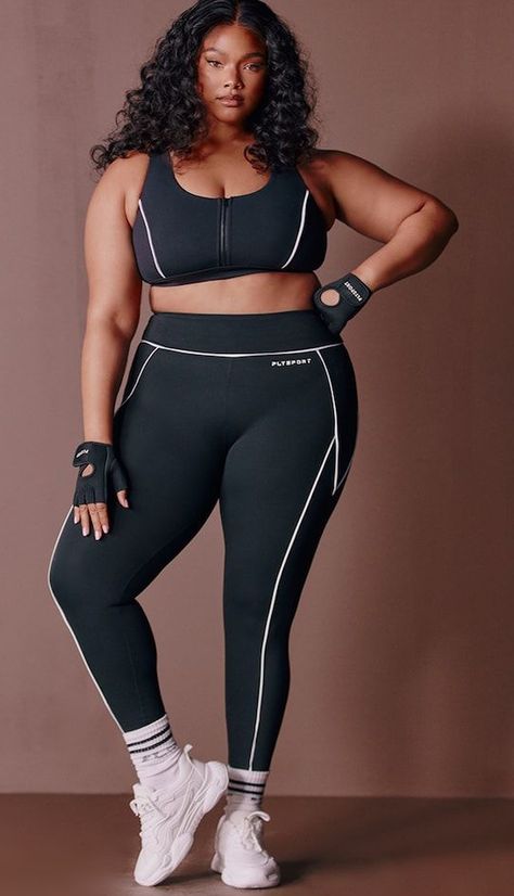 Plus Size Gym Outfits, Plus Size Clothing Uk, Sportwear Outfit, Women Fitness Photography, Plus Size Sportswear, Plus Size Posing, Sports Leggings Black, Achievable Goals, Neutrogena Makeup