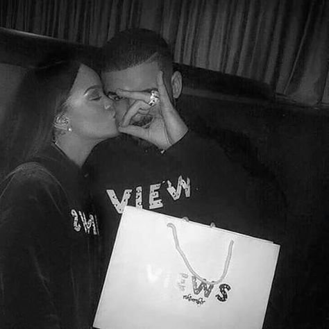 Rihanna and drake are back together.                                                                                                                                                      More Drake And Rihanna Aesthetic, Rhianna And Drake, Rihanna And Drake, Drake Photos, Drizzy Drake, Drake Drizzy, Drake Graham, Aubrey Drake, Trey Songz