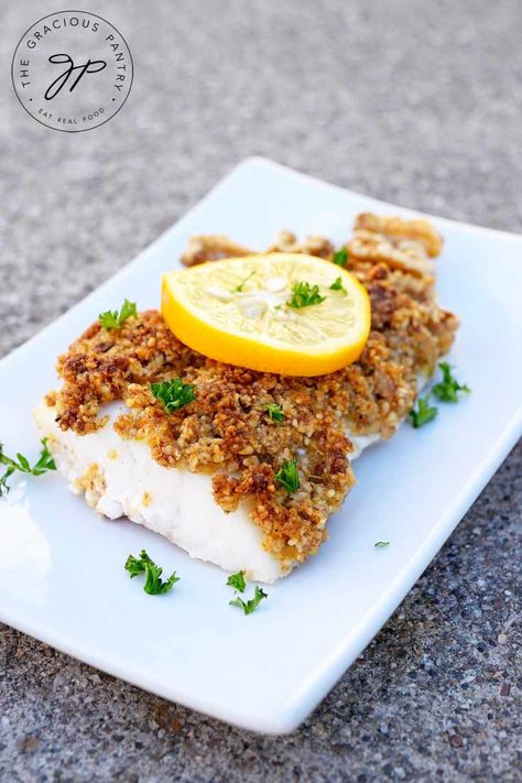 Breaded Cod, Baked Cod Recipes, Cod Fish Recipes, Walnut Crust, Fish Recipes Baked, Delicious Clean Eating, Filling Dinner, Baked Cod, Cod Recipes