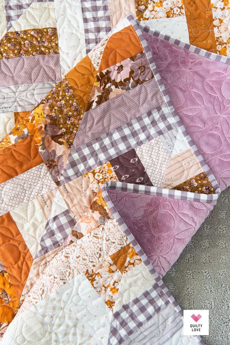 Lucky Log Cabins quilt by emily of Quilty Love. Sew up this quick and easy stash buster quilt pattern using fabrics in your stash. Quilty Love, Log Cabin Quilt Pattern, Homemade Quilts, Stash Buster, Classic Quilts, Cabin Quilt, Country Quilts, Scrap Quilt Patterns, Log Cabin Quilts