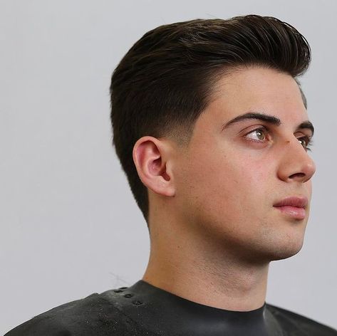 Scissor Taper Haircut, Haircuts For Growing Out Hair Men, Classic Taper Haircut Men, Sideburn Fade, Classic Haircut Men, Taper Haircut Men, Taper Haircut, Side Part Haircut, Trendy We Fryzurach