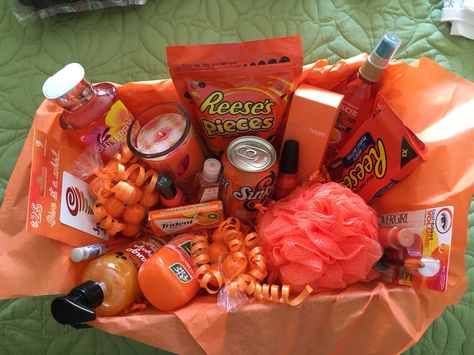 Orange themed basket Color Themed Party Basket Orange, Color Theme Party Basket Orange, Orange Party Basket Ideas, Orange Basket Ideas, Orange Easter Basket, Orange Food Basket, Color Coded Snack Basket, Orange Gift Basket Ideas For Him, Red Themed Gifts