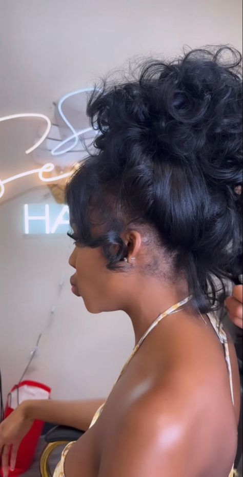 Master the Art of Hairdressing with Pro Tips | Elevate Your Look Messy Bun Sew In Weave, Messy Curly Ponytail Black Women, Tape Ins Black Women, Messy Updo Black Women, Africa Beauty, Bday Hair, Half Up Half Down Hairstyle, Down Hairstyle, Ponytail Updo