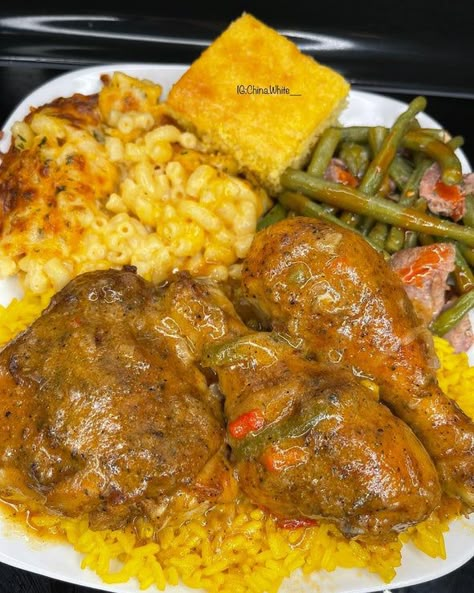 Chef China White Green Beans With Smoked Turkey, Husband Meals, Beans With Smoked Turkey, Cheese Green Beans, Chicken Over Rice, Smothered Chicken, Southern Recipes Soul Food, Soul Food Dinner, Cornbread Recipe