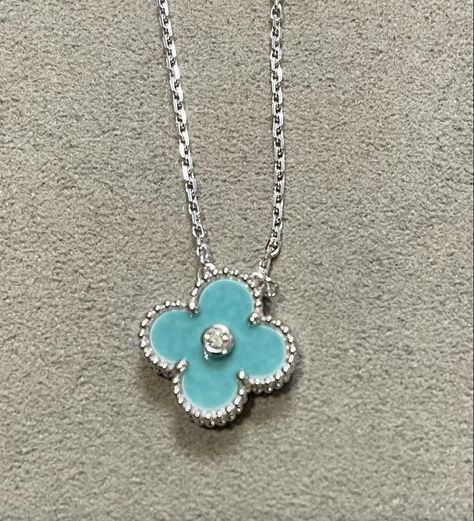 Breaking News on the Van Cleef & Arpels 2023 Holiday Pendant - PurseBop Turquoise Van Cleef, Van Cleef Necklace, Alhambra Pendant, Van Cleef And Arpels Jewelry, Van Cleef And Arpels, Types Of Gold, Traditional Diamond, Mineral Stone, Van Cleef Arpels