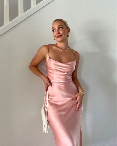 Summer wedding guest dress Aesthetic Formal Dresses, Dress Classy Aesthetic, Satin Dress Aesthetic, Silk Dresses Outfit, Silk Prom Dress, Pink Satin Dress, Pink Silk Dress, Classy Prom Dresses, Prom Dress Inspiration