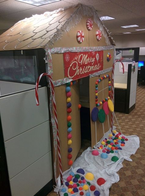 Christmas, LOL - Part 7 (14 Photos) - MajorGeeks Gingerbread House Office, Cubicle Christmas Decorations Contest, Gingerbread Cubicle, Christmas Work Decorations, Gingerbread Office, Office Christmas Decorations Cubicles, Christmas Office Ideas, Christmas Office Decor, Office Christmas Decor