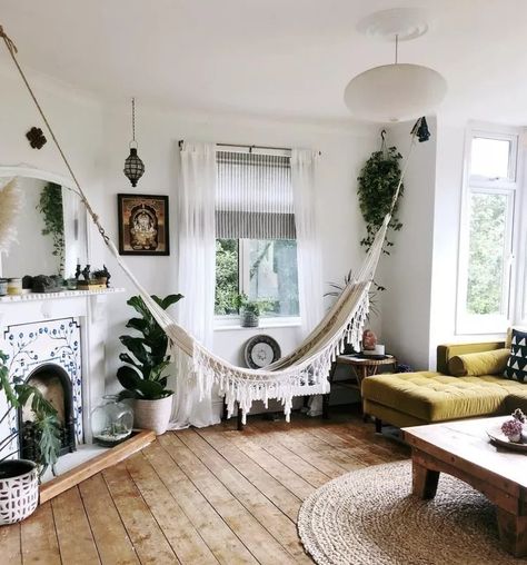 Living Room Hammock, Living Room Hippie, Room Hammock, Hippie Living Room, Boho Living Room Inspiration, Living Room Ideas Bohemian, Bohemian Living Rooms, Boho Living Room Decor, Boho Room Decor