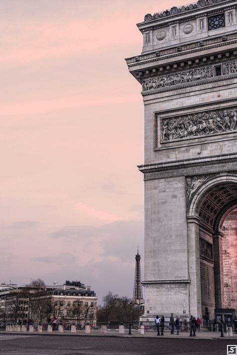 Sunset in Paris Eiffel Tower In Paris, Tower In Paris, Paris Jackson, The Eiffel Tower, Paris Saint-germain, Paris Hilton, Paris Travel, Pretty Places, Dream Destinations