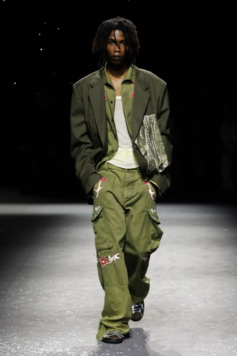 Bluemarble Spring 2025 Men’s Runway, Fashion Show & Collection Review [PHOTOS] Concert Outfit Men, Men Fashion Week, The Butterfly Effect, Paris Fashion Week Men, High Fashion Men, Runway Fashion Couture, Runway Outfits, Red Carpet Outfits, Men Fashion Show