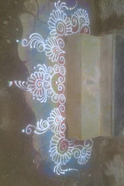 Big Border Rangoli Designs, Rangoli Designs Door Border, Rangoli For Door Entrance, Door Rangoli Designs, Door Border Rangoli Designs, Mugullu Rangoli Designs, Border Design Rangoli, Rangoli Designs Border, Border Rangoli Designs