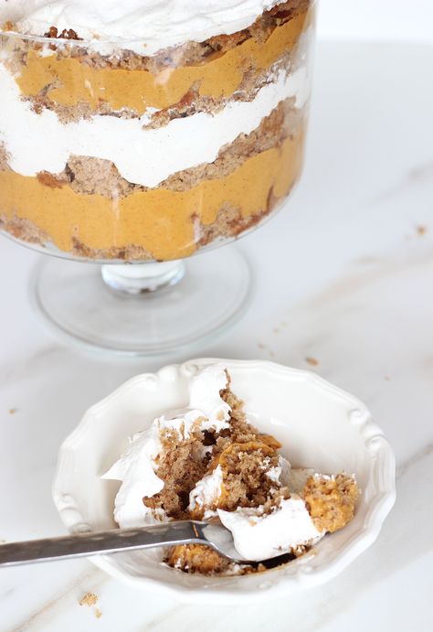 pumpkin spice cake butterscotch trifle 22 Vegan Pumpkin Trifle, Spice Cake Trifle, Punch Bowl Cake Recipe, Pumpkin Punch, Pumpkin Trifle, Cake Trifle, Punch Bowl Cake, Pumpkin Butterscotch, Easy Punch