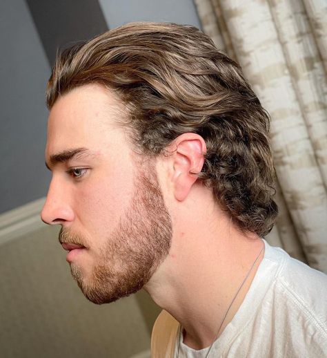 Short Flow Mens Hair, Hockey Flow, Mens Mid Length Hairstyles, Flow Haircut, Wavy Mid Length Hair, Hockey Hair, Long Curly Hair Men, Male Haircuts Curly, Mens Haircuts Short Hair