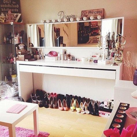 ✦⊱ɛʂɬཞɛƖƖą⊰✦ Rangement Makeup, Vanity Ideas, Vanity Room, Glam Room, Makeup Rooms, Room Goals, Single Photo, Makeup Room, Decoration Inspiration