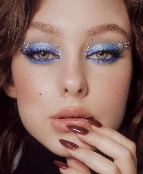 Maquillage On Fleek, Rhinestone Makeup, Makijaż Smokey Eye, Eye Makeup Designs, Makeup Eye Looks, Creative Eye Makeup, Blue Makeup, Editorial Makeup, Makeup Designs