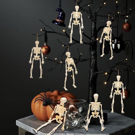 You will get 12pcs mini skeleton figurines and 10 meters of jute rope. Skeleton size 6 inches, realistic designs with vivid details, perfect for Halloween decoration, and also a great Halloween toy/gift for kids. #arts #crafts #halloween #halloween #decor Skeleton Figurines, Small Skeleton, Mini Funny, Craft Halloween, Halloween Tablecloth, Halloween Skeleton Decorations, Haunted House Decorations, Haunted House Party, Hanging Ghosts