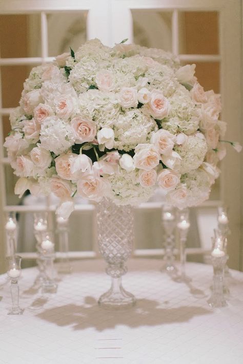 12 Stunning Wedding Centerpieces - 24th Edition - Belle The Magazine Wedding Centerpieces Tall, Blush Centerpiece, Wedding Flowers Roses, Peach Wedding Flowers, Blush Wedding Flowers, Rose Centerpieces, Beautiful Wedding Flowers, Tall Flowers, Daisy Girl