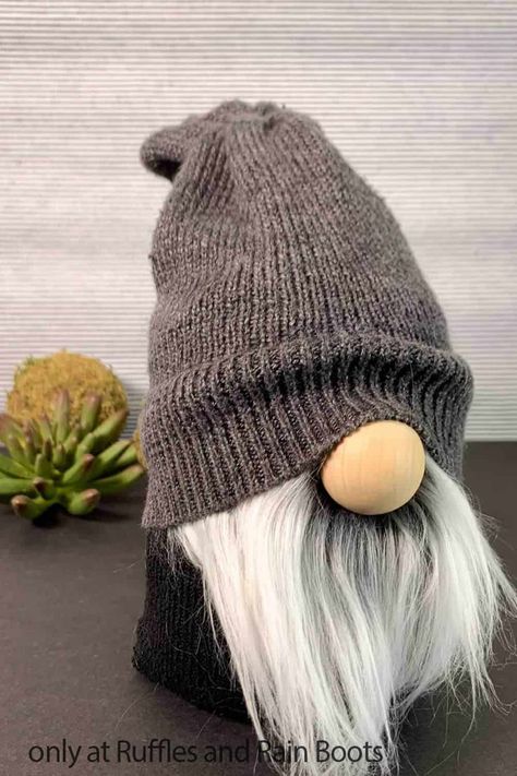 Oh my WOW! This is the simplest tutorial - and the body for this gnome is SO STABLE Grab the tutorial to make this stable gnome with a sweater sleeve hat in just minutes! Two Birds One Stone, Beard Shapes, Gnome Tutorial, Fabric Christmas Trees, Gnome Hat, Diy Socks, Cone Christmas Trees, Gnomes Diy, Diy Gnomes