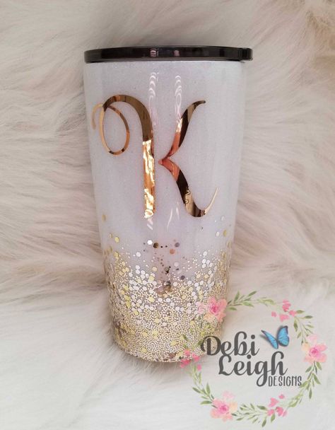 Gold Glitter Ombre, Yeti Cup Designs, Ombre Tumbler, Tumbler Cups Personalized, Tumblr Cup, Diy Tumbler, Glitter Tumbler Cups, Diy Glitter, Yeti Cup