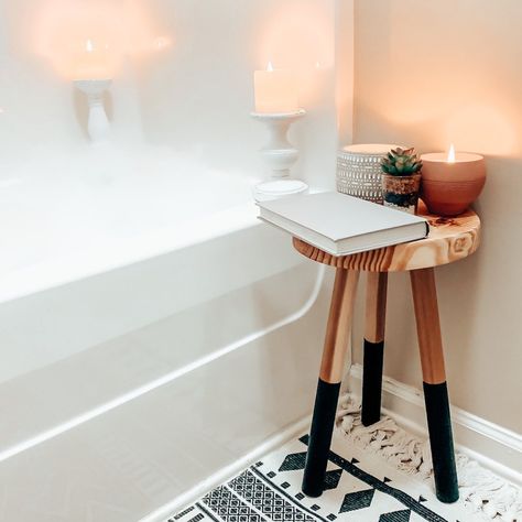 Here is a round up of top stylish bathroom decor DIY ideas! We've gathered all the on-trend and achievable ideas for you. Get inspired and decorate your bathrooms for an upgraded look! This dip-dyed stool is perfect for some bathroom stool inspo. Three-legged stools are back on trend and we are loving it. This stool is from Wildfire Restoration and it's styled with some candles, a succulent, patterned rug, white bathtub, white candleholders. Click the pin for more inspo and info! Bath Stool Decor, Bathroom Decor Diy Ideas, Boho Bench, Elephant Diy, Stool Diy, Condo Inspiration, Decor Diy Ideas, Diy Stool, London Interior Design