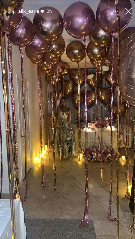 Birthday party #aesthetic #rosegold #birthdaydinner #surprise Birthday Party Aesthetic, Sweet 16 Party Planning, 14th Birthday Party Ideas, 21st Bday Ideas, Gold Graduation Party, Birthday Party At Home, Sweet 16 Birthday Cake, Party Setup, Party Aesthetic