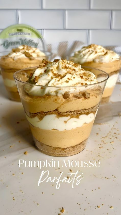 Pumpkin Pie Dessert Cups, Pumpkin Pudding Cups, Pumpkin Dessert Cups, Cold Pumpkin Desserts, Pumpkin Parfait Desserts, Thanksgiving Pudding Cups, Thanksgiving Desserts In A Cup, Pumpkin Parfait Healthy, Fall Dessert Cups