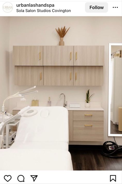 Aesthetic Spa Decor, Med Spa Product Display, Med Spa Organization, Medi Spa Aesthetic, Medical Spa Room Design, Medi Spa Decor Design, Med Spa Aesthetic Decor, Facial Spa Room Ideas, Medspa Design