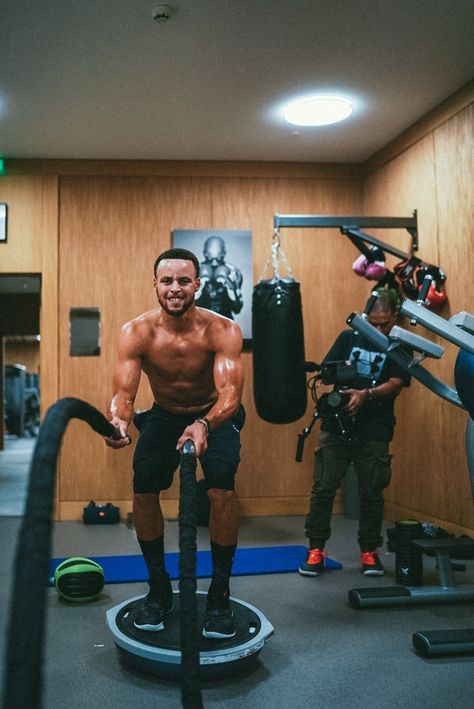 Basketball Physique, Basketball Gym Aesthetic, Stephen Curry Workout, Diet Plan Meals, Nba Workout, Basketball Lifestyle, Work Out At Home, Stephen Curry Pictures, Nba Stephen Curry