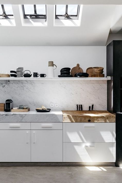 Minimalist Dekor, Marble Shelf, Kitchen Trends, Luxury Kitchens, Decor Minimalist, Counter Tops, Minimalist Decor, 인테리어 디자인, Kitchen Backsplash