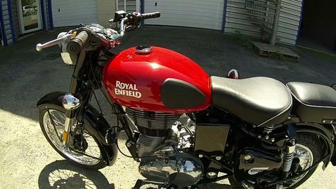 ROYAL ENFIELD CLASSIC REDDITCH EDITION RED ... Royal Enfield Red Colour, Royal Enfield Classic 350cc, Classic 350 Royal Enfield, Royal Enfield Wallpapers, Royal Enfield Modified, Bullet Bike, Enfield Classic, Royal Enfield Bullet, Bike Lovers