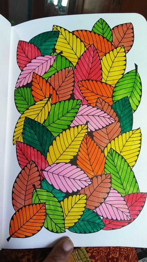 Doodle Leaves Leaf Design, Leaf Doodle Art, Log Drawing, Leaf Doodles, Leaf Doodle, Art Markers Drawing, Tracing Art, Doddle Art, Doodle Art Flowers