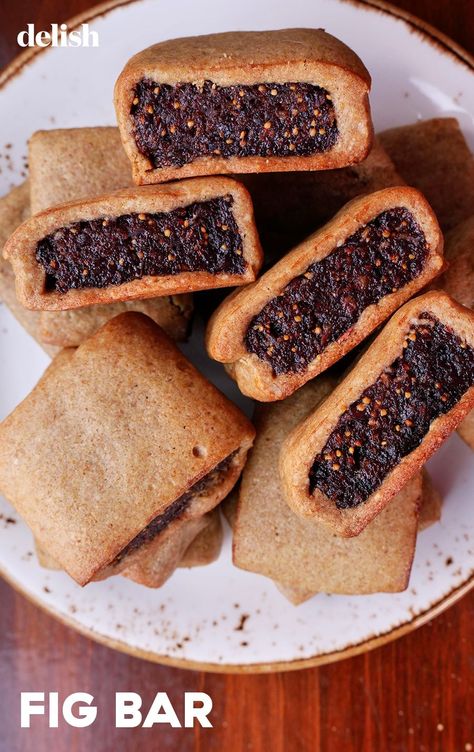 These Homemade Fig Newtons Are The Best Way To Relive Your ChildhoodDelish Icebox Pies, Homemade Fig Newtons, Fig Bar, Picnic Desserts, Fig Newtons, Fig Bars, Fig Recipes, Dried Figs, Fall Treats