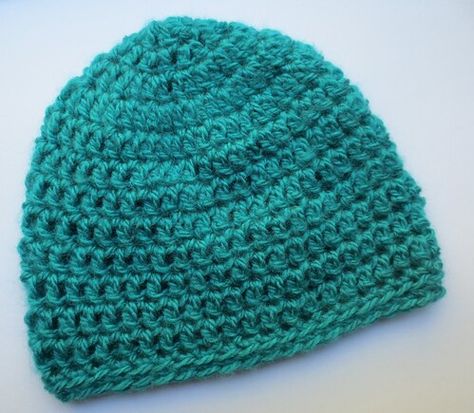 Bulky Double Crochet Hat Bulky Double Crochet Hat Pattern Finished adult hat measures flat: 21″ circumference by 8.5″ long Hook: N (9 mm) US sized crochet hook or K hook if you crochet loosely Materials: 3 ozs Bulky yarn or use 2 strands worsted weight yarn together; and Small amount of contrasting color for edging (if desired) Rnd 1 Begin with a Magic Circle to start and work 7 DC in circle and join to top of first DC. (7 sts) Pull tight your ring to close the hole. Rnd 2 Ch 2, Double Crochet Hat Pattern, Double Crochet Beanie, Double Crochet Hat, Bulky Yarn Patterns, Crochet Hat Sizing, Easy Crochet Hat Patterns, Beanie Hat Pattern, Easy Crochet Hat, Crochet Winter Hats