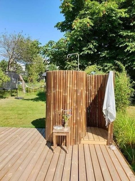 Outdoor Bathroom Design, Pool Shower, Outdoor Showers, Outdoor Bathroom, Outdoor Bath, Garden Shower, Apartment Patio, Outdoor Bathrooms, Rustic Garden Decor