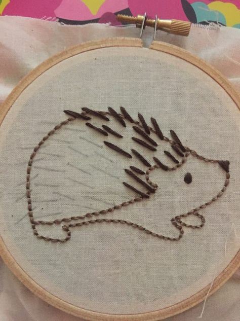 Animal Hand Embroidery, Diy Hedgehog, Hedgehog Diy, Small Animal Embroidery, Embroidered Animals Simple, Hedgehog Embroidery, Porcupine Embroidery, Tiny Animal Embroidery, Embroidery Hedgehog Simple