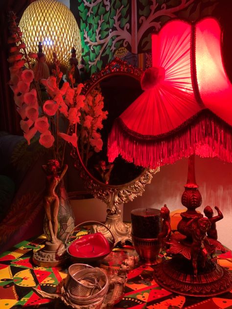 #maximalism #maximalistdecor #red #lamp #baroque Red Rooms Aesthetic, Red Whimsigothic, Romantic Maximalism, Living Room Dark Academia, Maximalist Room Aesthetic, Plant Aesthetic Room, Red Room Aesthetic, 90s Maximalism, Paintings Gallery Wall