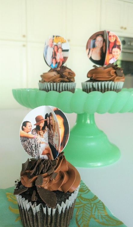 DIY 3D Photo Cupcake Toppers - DIY Inspired Photo Cupcake Toppers, Chic Cake, Craft Room Organization Diy, Trending Crafts, Handmade Cards Diy, Budget Crafts, Wedding Signs Diy, Party Crafts, Rustic Wedding Diy