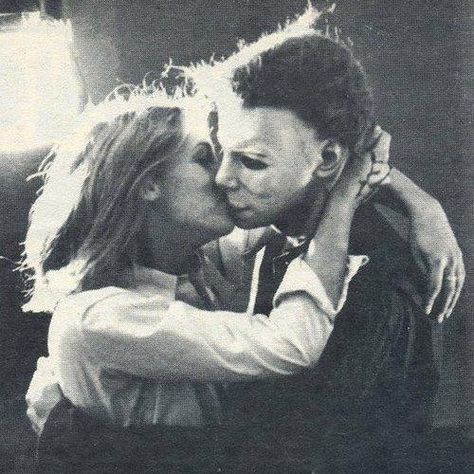 Jamie Lee Curtis Halloween, 80s Aesthetic Wallpaper, Laurie Strode, Michael Myers Art, John Carpenter Halloween, Alfred Hitchcock Movies, Halloween 1978, Slasher Movies, The Boogeyman