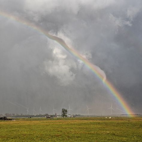 Rainbow Meets Tornado in Texas! Our Tornado Tuesday throwback image is from Lockett, TX on April 23, 2021. This touched down for just several minutes but had an incredible rope-out stage beside a bright rainbow. 📷 @storm_serenader Touch Down, Weather Information, Bright Rainbow, Natural Disasters, Tornado, Nature Beauty, Astronomy, Cool Pictures, Texas