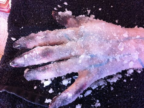 Frozen Sfx Makeup, Frostbite Aesthetic, Frost Bite Makeup, Drowned Makeup, Frostbite Makeup, Frost Makeup, Sfx Gore, Wound Makeup, Special Effects Makeup