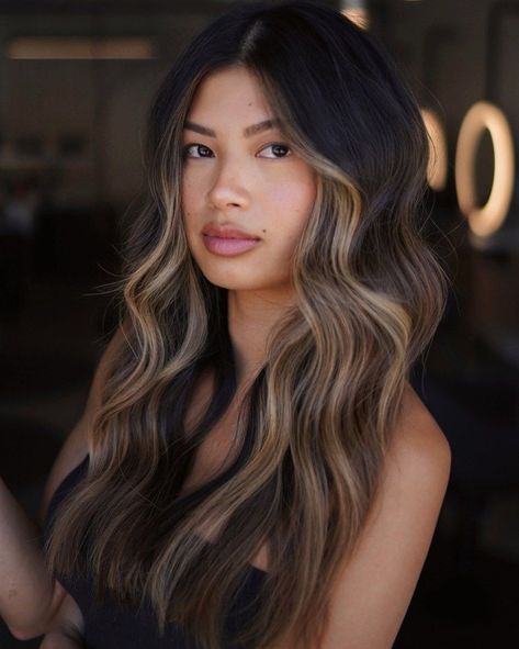 30 Top Ideas for Trendy Face-Framing Highlights in 2024 - Hair Adviser Blonde Front Highlights, Long Auburn Hair, Money Pieces, Framing Highlights, Neutral Blonde, Hair Adviser, Face Shape Hairstyles, Black Hair With Highlights, Dark Hair With Highlights