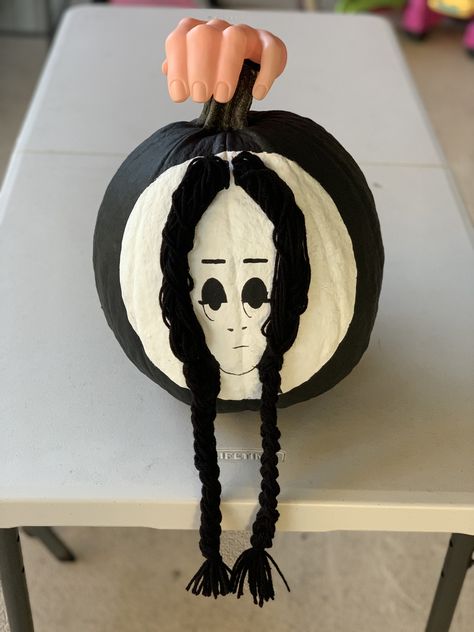 Addams Family inspired pumpkin. The Addams Family Halloween, Adams Family Halloween, Disney Pumpkin Painting, Family Halloween Party, Halloween Pumpkin Crafts, Creative Pumpkin Decorating, Character Pumpkins, Pumpkin Decorating Contest, Creative Pumpkin Carving