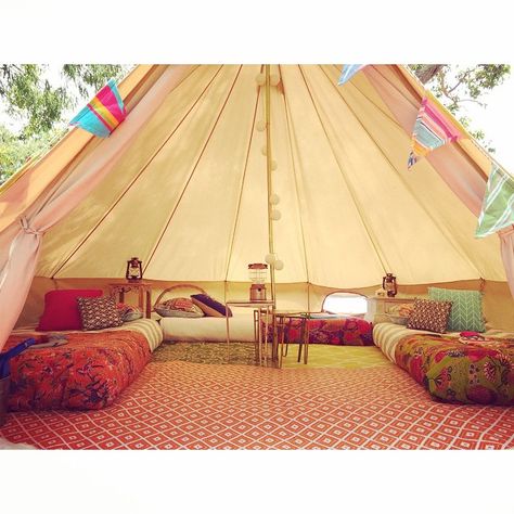 Glamping for three Vsco Sleepover, Sleepover Room, Bell Tent Camping, Tent Decor, Party Tents, Camping Set Up, Tent Decorations, Sleepover Ideas, Canvas Tent