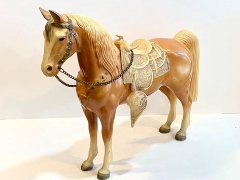 10 Rarest Vintage Breyer Horses: Value and Price Guide Bryer Horses Display, Vintage Breyer Horses, Breyer Horse Display, Breyer Horses For Sale, Vintage Toy Display, Dapple Grey Horses, Antique Rocking Horse, Bryer Horses, Horse Toys