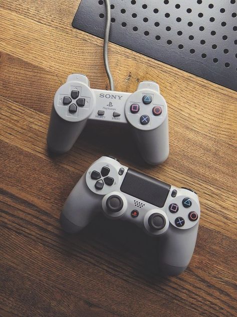 Control Ps4, Play Stations, Playstation Logo, Old Vs New, Video Game Controllers, Console Game, Sega Master System, Game Wallpaper Iphone, Playstation Controller